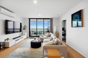 Riverina - Ultimate Footscray Getaway with parking